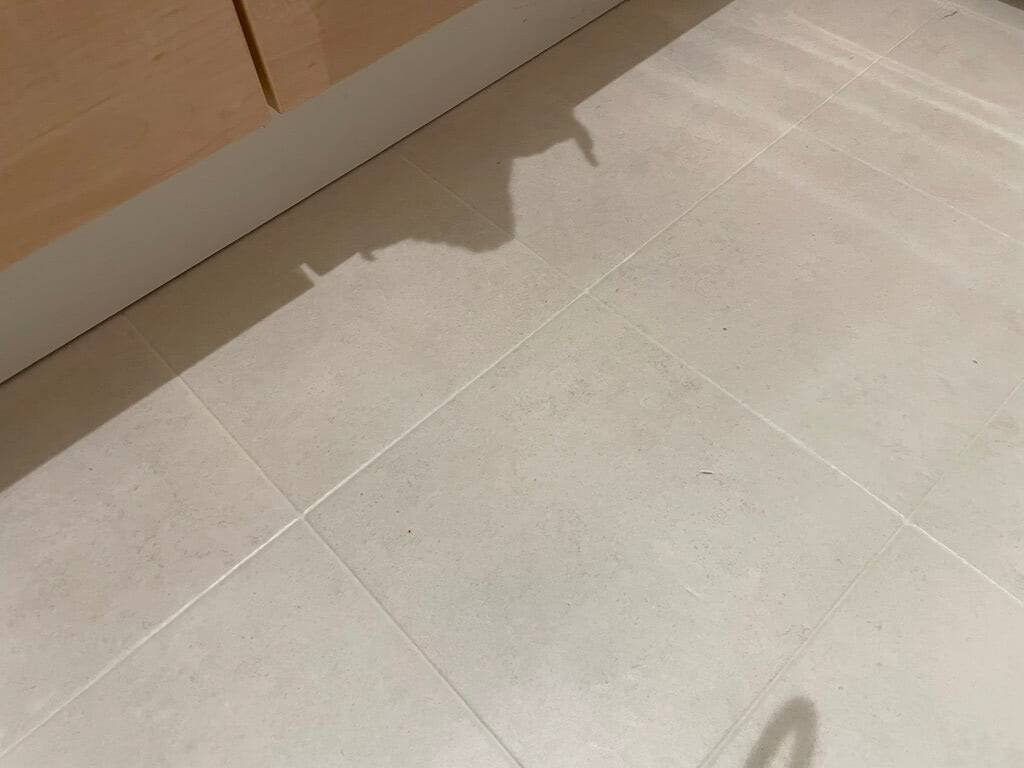 爆売れ中のスリコの「吸水アームバンド」着けて洗顔してみた！ツーッと滴る水を手首で完全吸水できた話