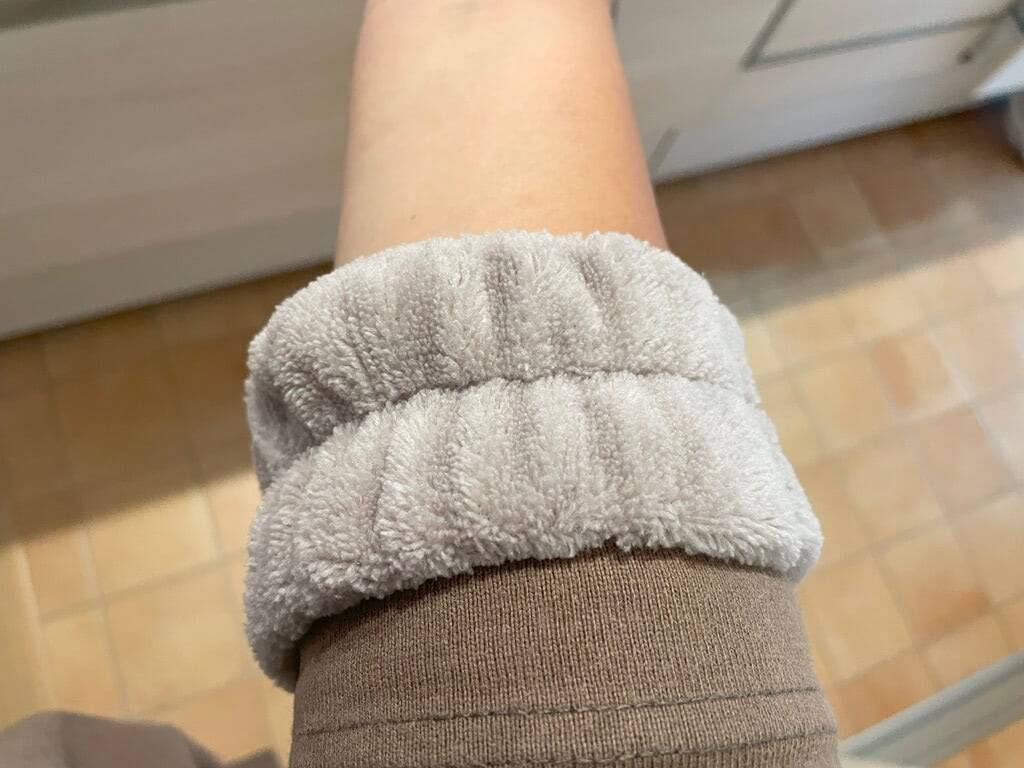 爆売れ中のスリコの「吸水アームバンド」着けて洗顔してみた！ツーッと滴る水を手首で完全吸水できた話