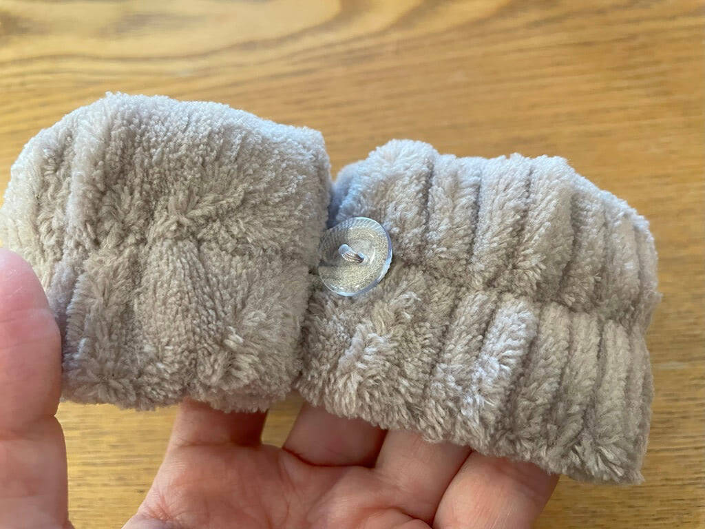 爆売れ中のスリコの「吸水アームバンド」着けて洗顔してみた！ツーッと滴る水を手首で完全吸水できた話