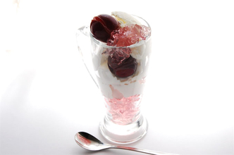 【作りおきでゴージャスパフェ】市販アイスを旬の味覚でサンドしまくれ♡「ぶどうのミニパフェ」作ってみた！