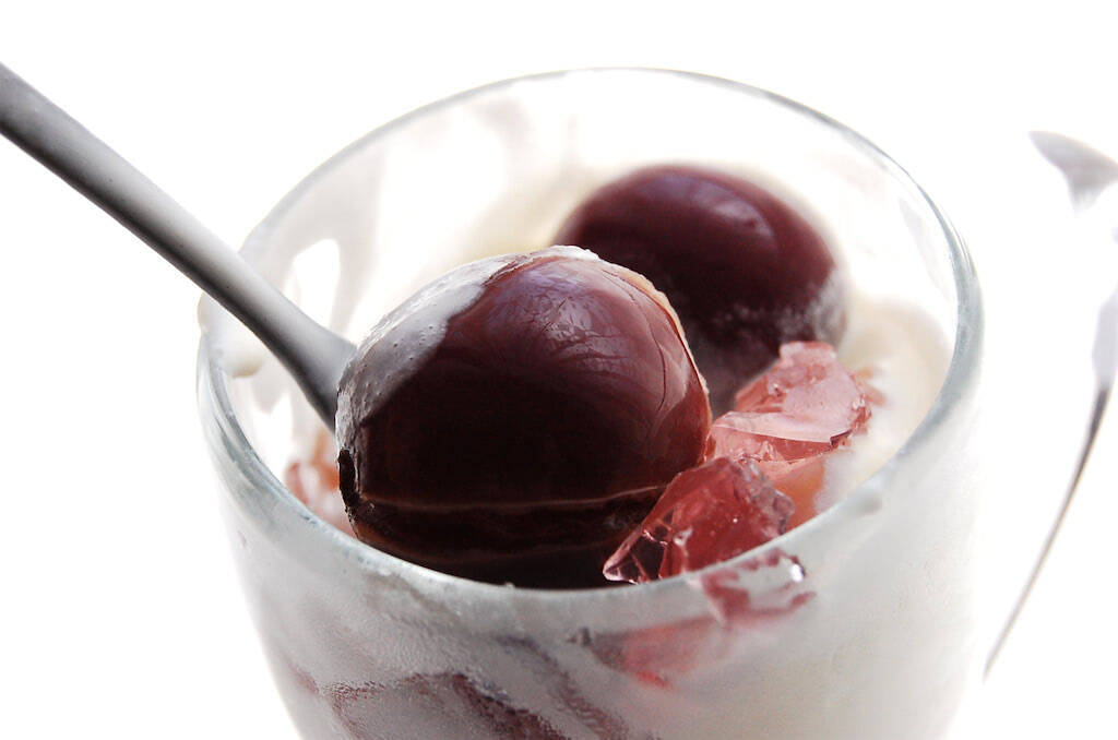 【作りおきでゴージャスパフェ】市販アイスを旬の味覚でサンドしまくれ♡「ぶどうのミニパフェ」作ってみた！