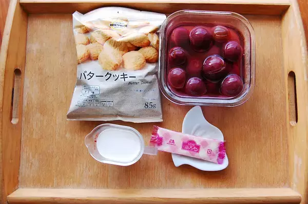 「【作りおきでゴージャスパフェ】市販アイスを旬の味覚でサンドしまくれ♡「ぶどうのミニパフェ」作ってみた！」の画像