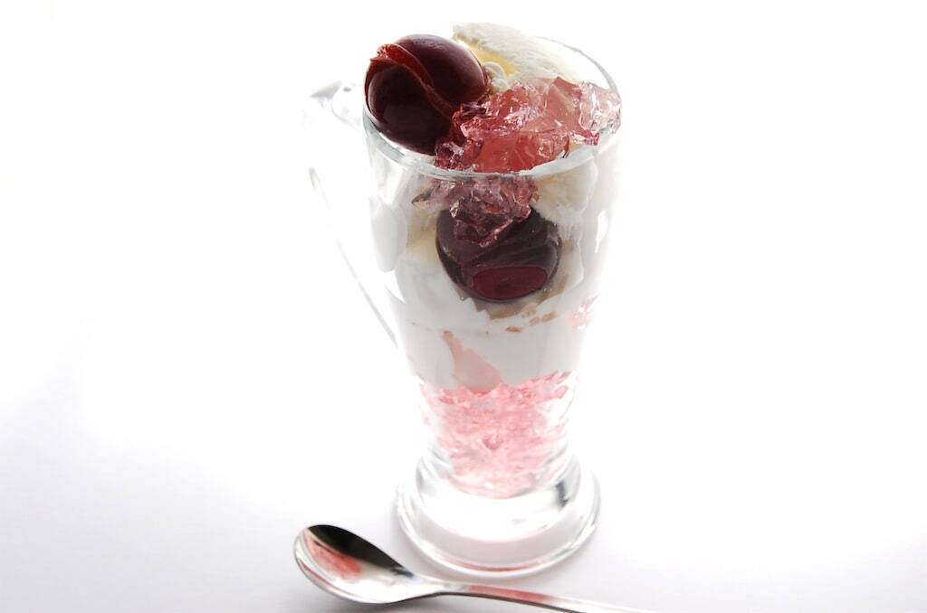 【作りおきでゴージャスパフェ】市販アイスを旬の味覚でサンドしまくれ♡「ぶどうのミニパフェ」作ってみた！