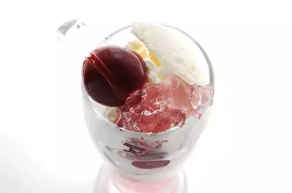 「【作りおきでゴージャスパフェ】市販アイスを旬の味覚でサンドしまくれ♡「ぶどうのミニパフェ」作ってみた！」の画像