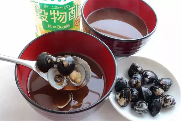 【二日酔いの救世主】定番の「しじみ汁」をなんと「お酢」でパワーアップさせてみた！赤みその旨み沁みるね～