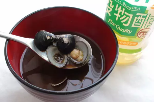 「【二日酔いの救世主】定番の「しじみ汁」をなんと「お酢」でパワーアップさせてみた！赤みその旨み沁みるね～」の画像