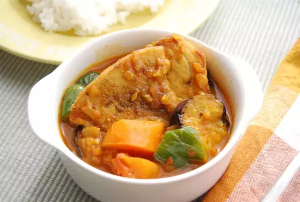 「【ルウ不要で油分少なめ】切り身でカンタン「カジキのスープカレー」作ってみた！あっさりなのに旨味マシマシ♡」の画像