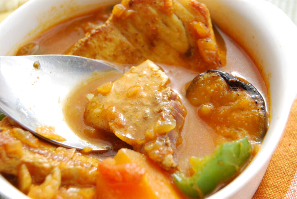 【ルウ不要で油分少なめ】切り身でカンタン「カジキのスープカレー」作ってみた！あっさりなのに旨味マシマシ♡