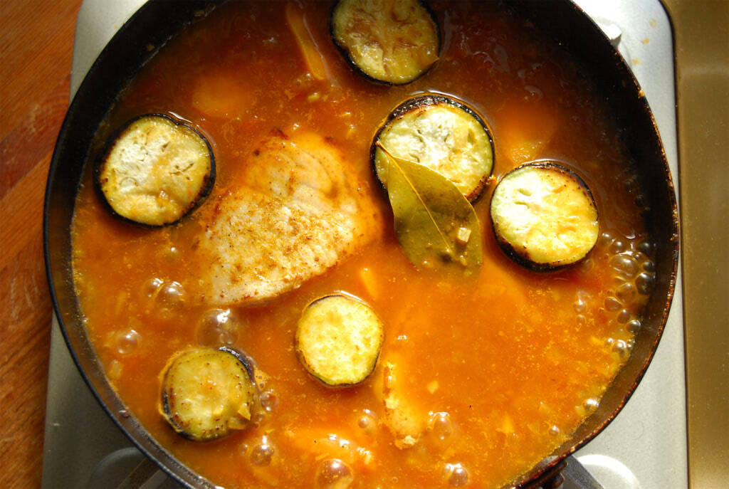 【ルウ不要で油分少なめ】切り身でカンタン「カジキのスープカレー」作ってみた！あっさりなのに旨味マシマシ♡