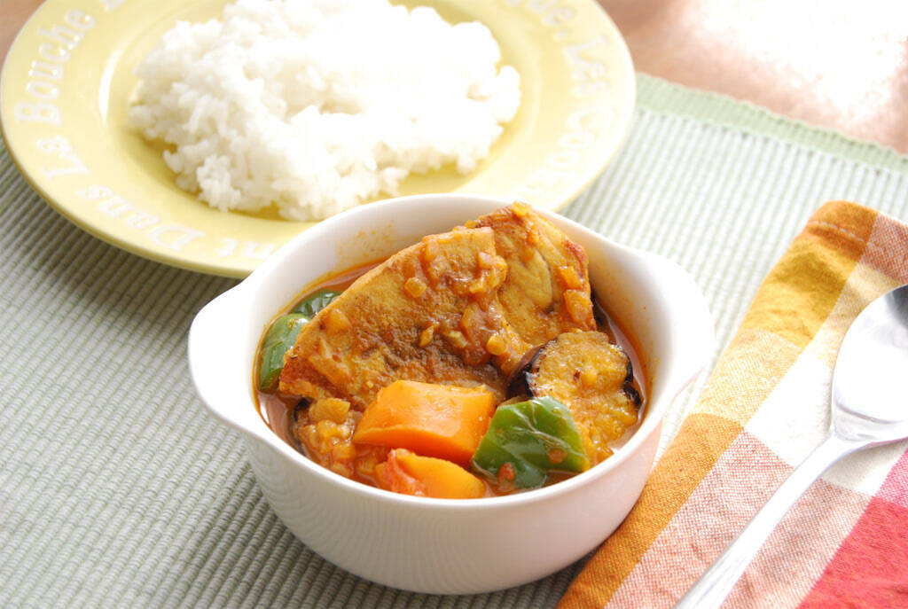 【ルウ不要で油分少なめ】切り身でカンタン「カジキのスープカレー」作ってみた！あっさりなのに旨味マシマシ♡