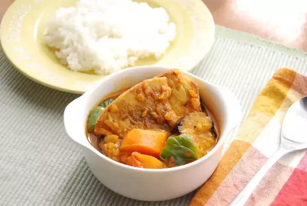 「【ルウ不要で油分少なめ】切り身でカンタン「カジキのスープカレー」作ってみた！あっさりなのに旨味マシマシ♡」の画像