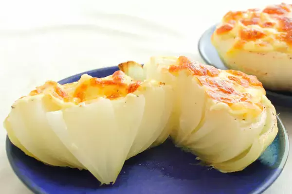 「【志麻さんレシピ】「玉ねぎのオーブン焼き」に挑戦♪おいしさの秘訣は時間！じっくり焼けば甘い甘～い♡」の画像