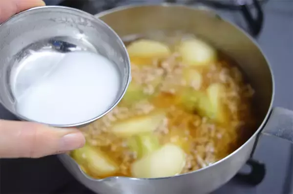 「【お鍋1つで完成】ツヤッツヤ餡がスルスル喉へ♡「かぶのひき肉あんかけ」作ってみた！かぶも飲めるぞ♪」の画像