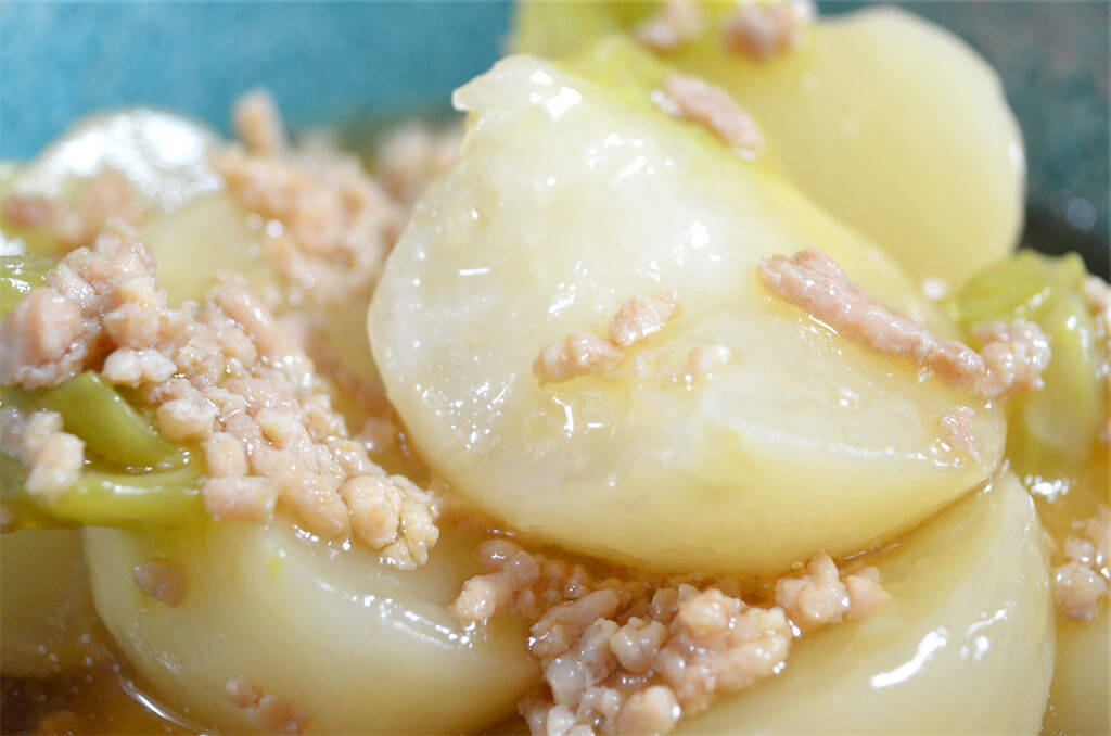 【お鍋1つで完成】ツヤッツヤ餡がスルスル喉へ♡「かぶのひき肉あんかけ」作ってみた！かぶも飲めるぞ♪