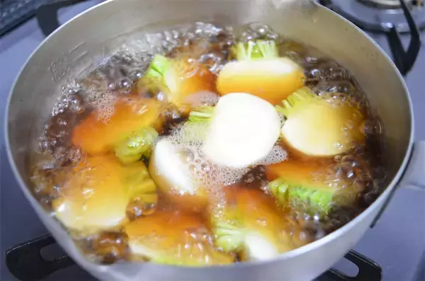 「【お鍋1つで完成】ツヤッツヤ餡がスルスル喉へ♡「かぶのひき肉あんかけ」作ってみた！かぶも飲めるぞ♪」の画像