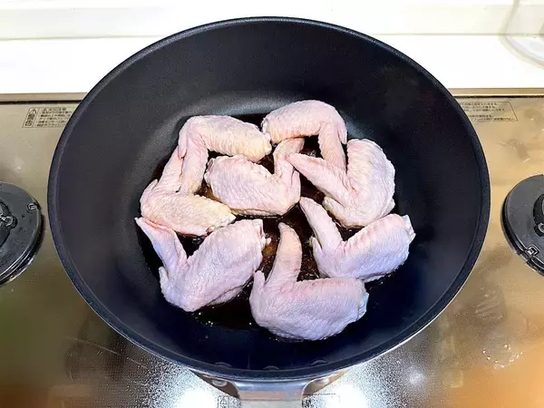 「【白菜×鶏手羽】短時間でトロットロ♡「白菜と鶏手羽の煮物」作ってみた！ほぼ野菜の水分だけで煮るのが農家流♡」の画像