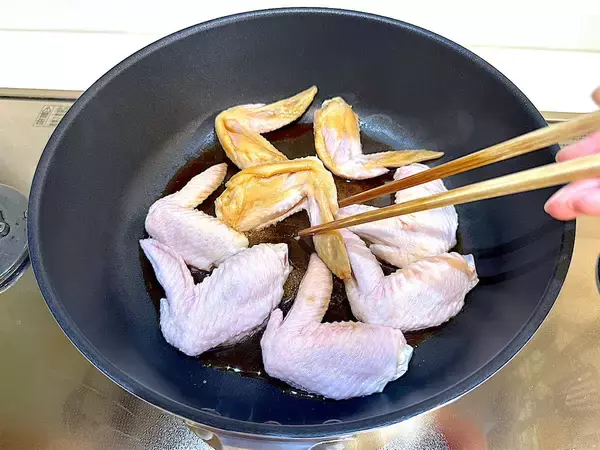 「【白菜×鶏手羽】短時間でトロットロ♡「白菜と鶏手羽の煮物」作ってみた！ほぼ野菜の水分だけで煮るのが農家流♡」の画像