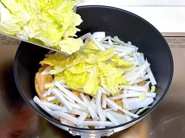 「【白菜×鶏手羽】短時間でトロットロ♡「白菜と鶏手羽の煮物」作ってみた！ほぼ野菜の水分だけで煮るのが農家流♡」の画像