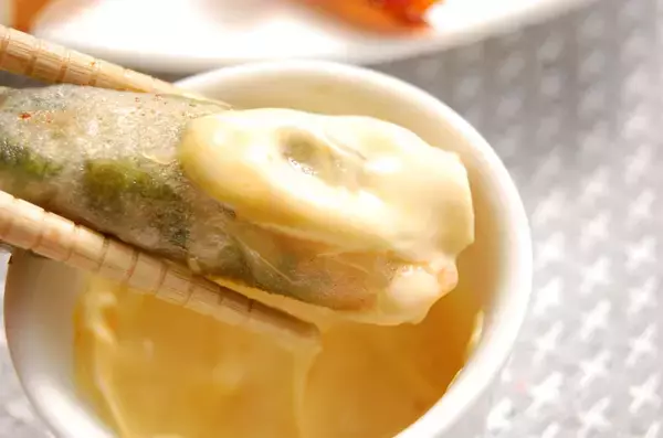 「【シェフ脇屋の簡単中華】エビの下味は溶かしバターと花椒で和える♪「海老の香り春巻き」がウマ過ぎた」の画像