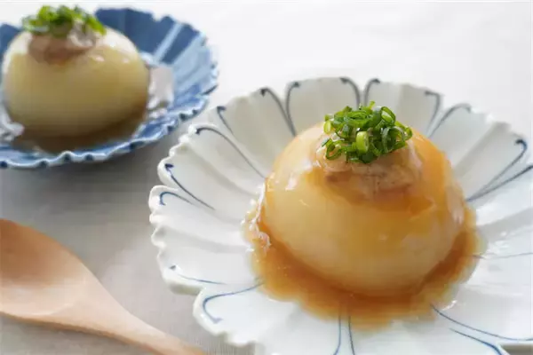 【春限定レシピ】超トロ甘♡「新玉ねぎの肉詰めあんかけ」作ってみた！中からジューシーお肉が…♪【農家直伝】