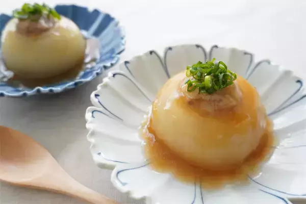 「【春限定レシピ】超トロ甘♡「新玉ねぎの肉詰めあんかけ」作ってみた！中からジューシーお肉が…♪【農家直伝】」の画像