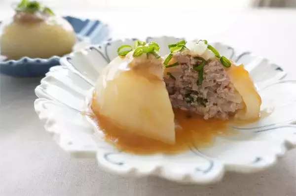 「【春限定レシピ】超トロ甘♡「新玉ねぎの肉詰めあんかけ」作ってみた！中からジューシーお肉が…♪【農家直伝】」の画像