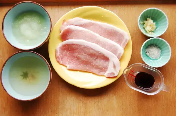 「【豚しょうが焼きも「つゆだく」で】おろし玉ねぎと出汁で旨味ダクダク♪極上定食作ってみた！もう飲めるぞ!!」の画像