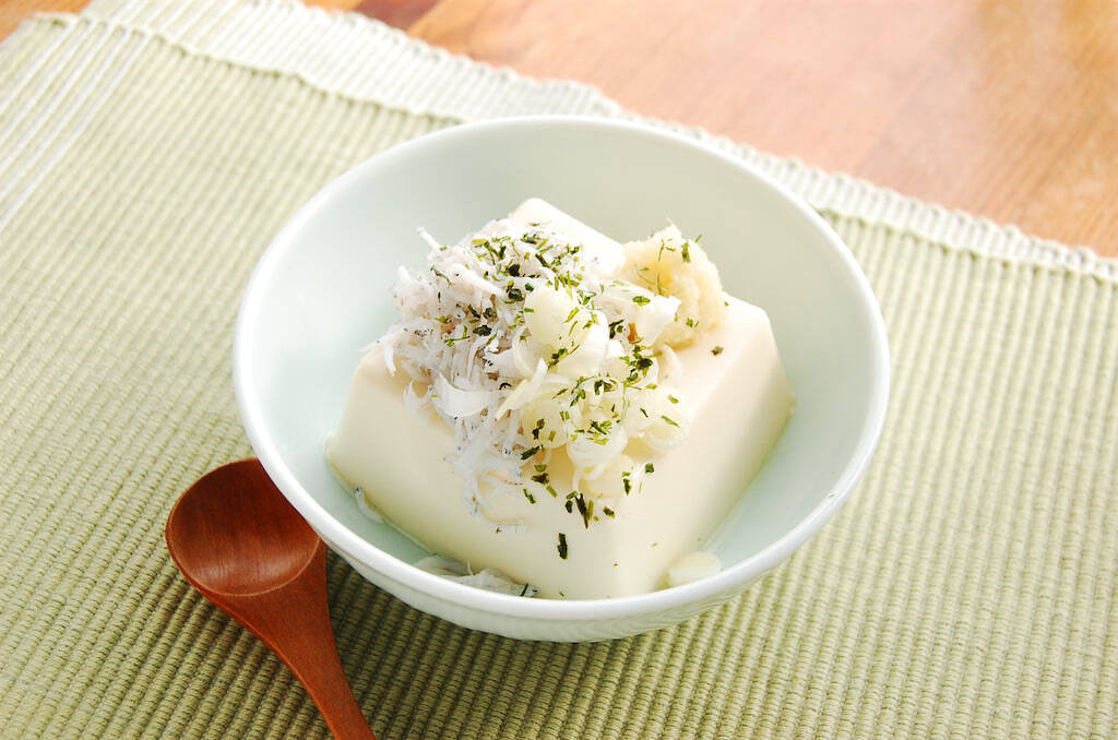 【二日酔いの朝に沁みる豆腐】管理栄養士おすすめ「冷奴」爆速アレンジ2品作ってみた！豆腐に豆乳かけるの!?