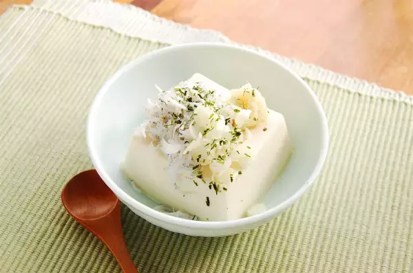 「【二日酔いの朝に沁みる豆腐】管理栄養士おすすめ「冷奴」爆速アレンジ2品作ってみた！豆腐に豆乳かけるの!?」の画像