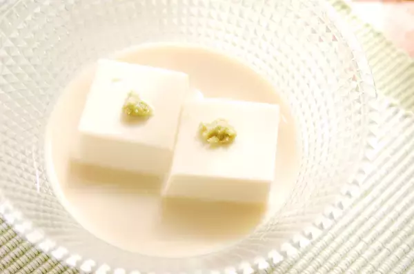 「【二日酔いの朝に沁みる豆腐】管理栄養士おすすめ「冷奴」爆速アレンジ2品作ってみた！豆腐に豆乳かけるの!?」の画像
