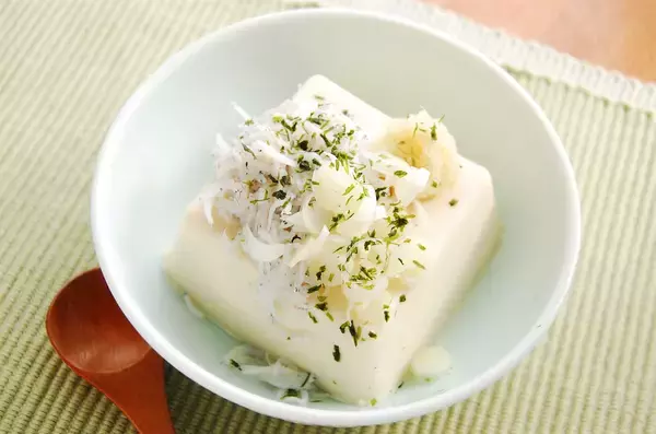 「【二日酔いの朝に沁みる豆腐】管理栄養士おすすめ「冷奴」爆速アレンジ2品作ってみた！豆腐に豆乳かけるの!?」の画像