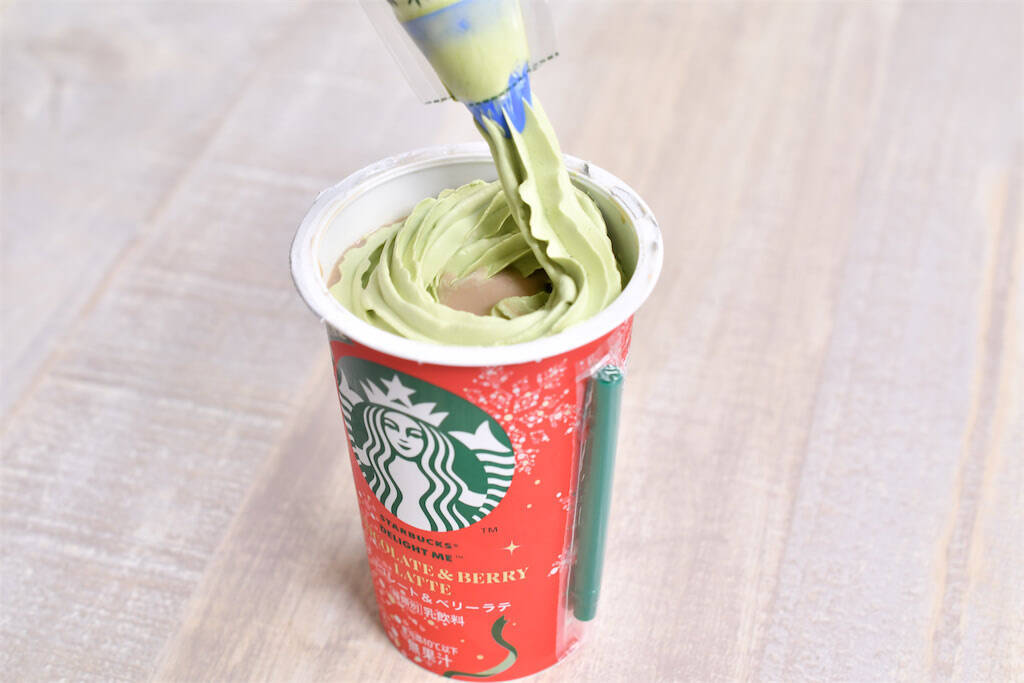 【スタバ新作】簡単アレンジで映えドリンクに♡ホリデー限定チルドカップ「チョコ＆ベリーラテ」が可愛すぎる～