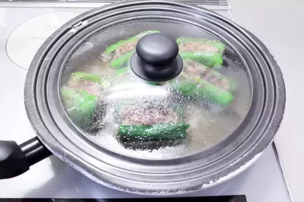 「【シェフの格上げ自宅めし】フレンチな「ピーマン肉詰め」に挑戦♪バジルと白ワインでミシュランなお味♡」の画像