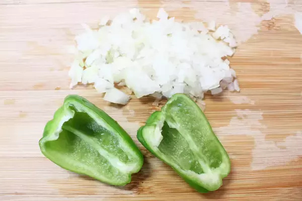 「【シェフの格上げ自宅めし】フレンチな「ピーマン肉詰め」に挑戦♪バジルと白ワインでミシュランなお味♡」の画像