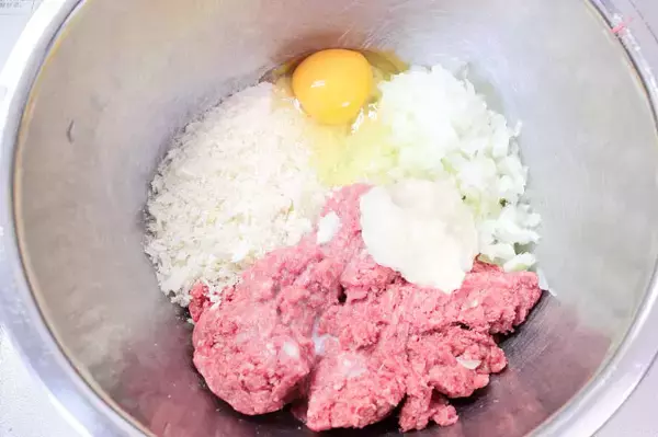 「【シェフの格上げ自宅めし】フレンチな「ピーマン肉詰め」に挑戦♪バジルと白ワインでミシュランなお味♡」の画像