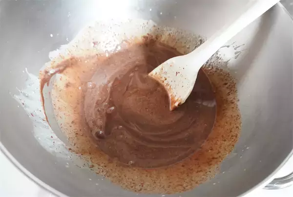 「【混ぜて冷やすだけ】あんこ・苺・〇〇ジュースで「チョコムース」作ってみたら…まさかのフランボワーズ風味!?」の画像