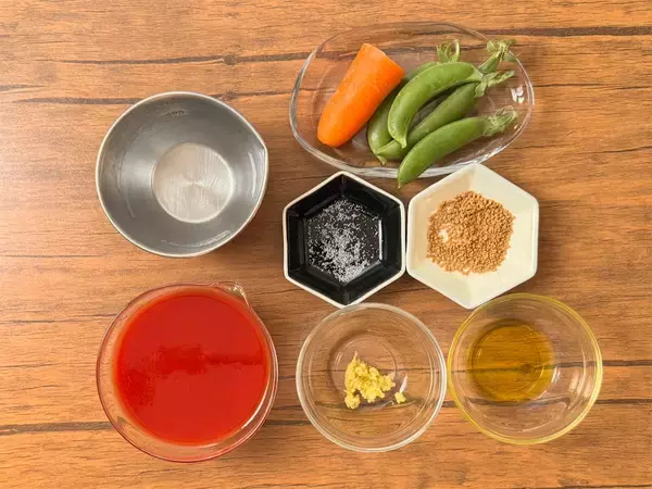 「【缶ジュースで簡単】「トマトとお野菜の濃厚スープ」作ろう！人参の甘みが隠し味！生姜ピリリで温まる～」の画像