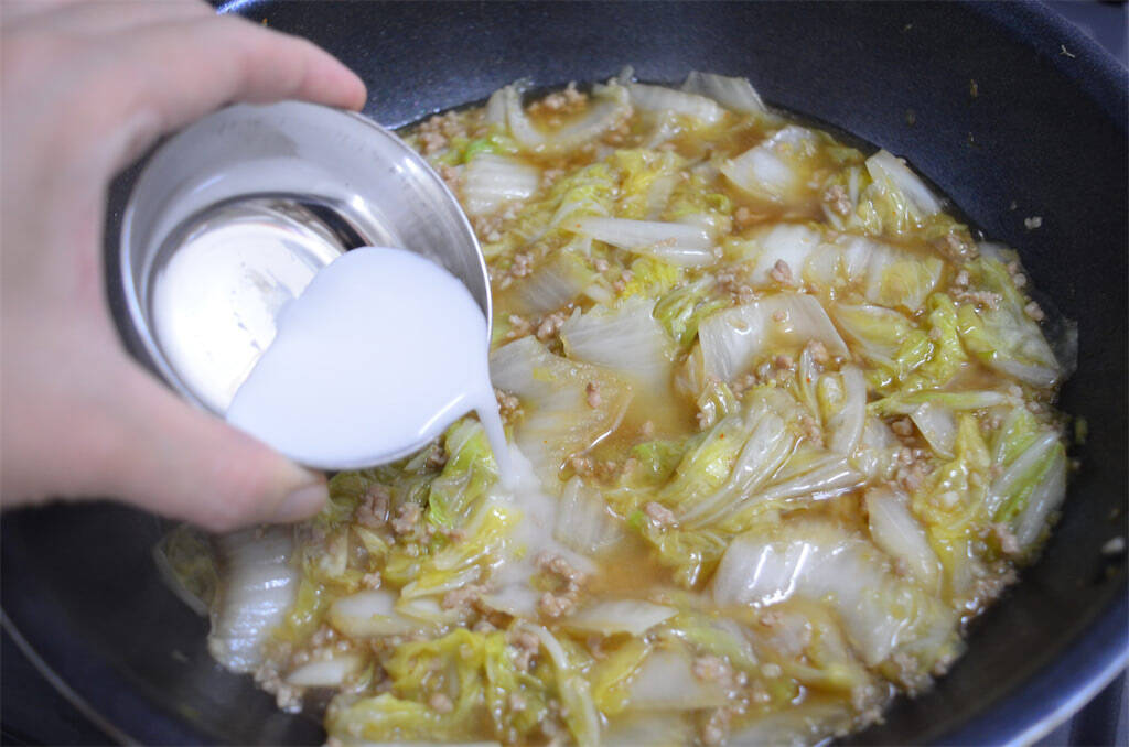 【中華じゃないマーボー!?】和風だしで味をキメる「白菜マーボー」作ってみた！あったかトロンでホっとする♡