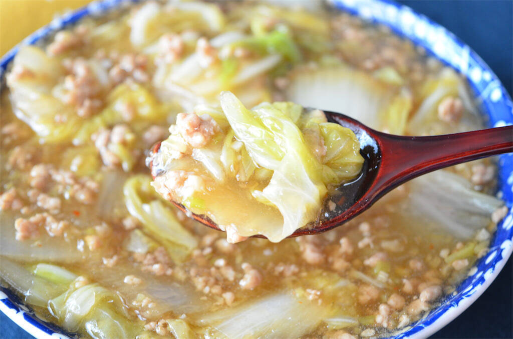 【中華じゃないマーボー!?】和風だしで味をキメる「白菜マーボー」作ってみた！あったかトロンでホっとする♡