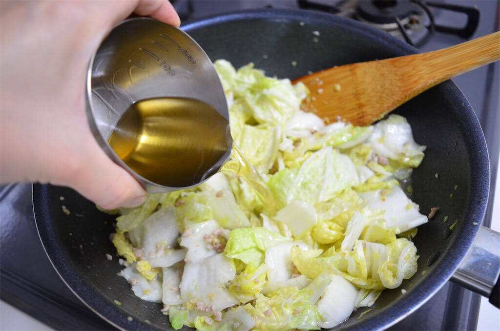 【中華じゃないマーボー!?】和風だしで味をキメる「白菜マーボー」作ってみた！あったかトロンでホっとする♡