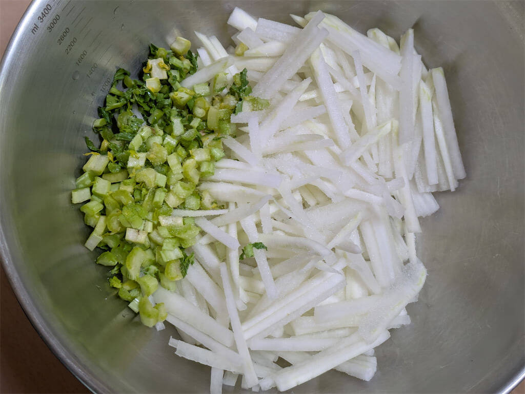 【ヘルシー＆ボリューミー】大胆に「刻み大根」を入れるハンバーグ作ってみた！ポン酢でさっぱり♪【農家直伝】