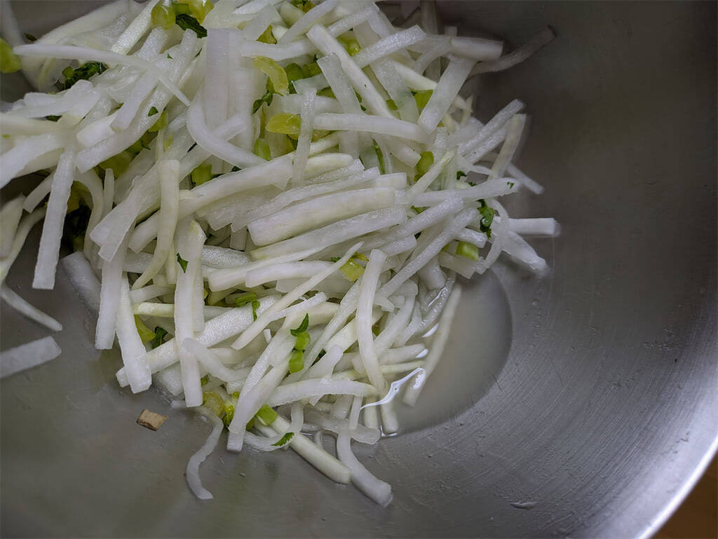 【ヘルシー＆ボリューミー】大胆に「刻み大根」を入れるハンバーグ作ってみた！ポン酢でさっぱり♪【農家直伝】