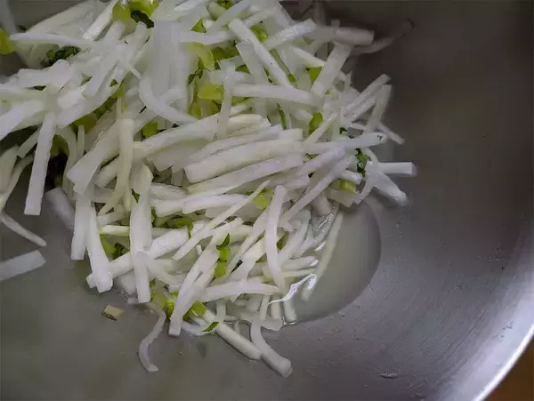 「【ヘルシー＆ボリューミー】大胆に「刻み大根」を入れるハンバーグ作ってみた！ポン酢でさっぱり♪【農家直伝】」の画像