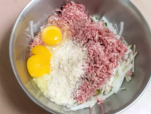 「【ヘルシー＆ボリューミー】大胆に「刻み大根」を入れるハンバーグ作ってみた！ポン酢でさっぱり♪【農家直伝】」の画像