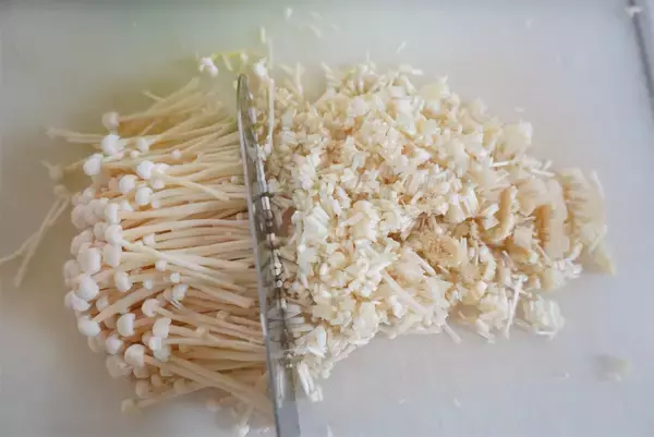 「【包まないシュウマイ!?】なんと「皮を細切りにして絡める」が正解！えのきでジューシー旨味爆弾♪【農家直伝】」の画像