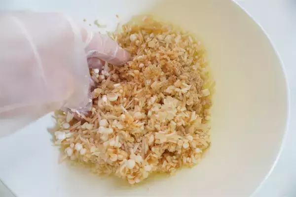 「【包まないシュウマイ!?】なんと「皮を細切りにして絡める」が正解！えのきでジューシー旨味爆弾♪【農家直伝】」の画像