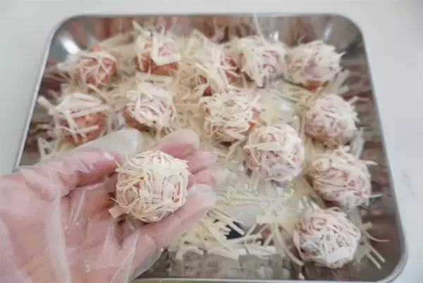 「【包まないシュウマイ!?】なんと「皮を細切りにして絡める」が正解！えのきでジューシー旨味爆弾♪【農家直伝】」の画像