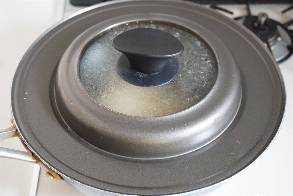 【粉もん界隈のイタリア選手】関西人も驚く「ピザ風ネギ焼き」にトライ！ネギとチーズの新コンビ♡【農家直伝】