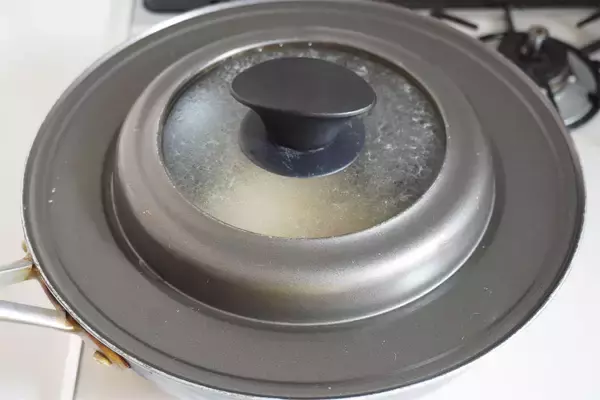 「【粉もん界隈のイタリア選手】関西人も驚く「ピザ風ネギ焼き」にトライ！ネギとチーズの新コンビ♡【農家直伝】」の画像