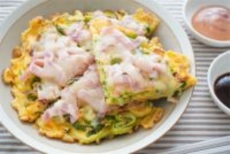 【粉もん界隈のイタリア選手】関西人も驚く「ピザ風ネギ焼き」にトライ！ネギとチーズの新コンビ♡【農家直伝】